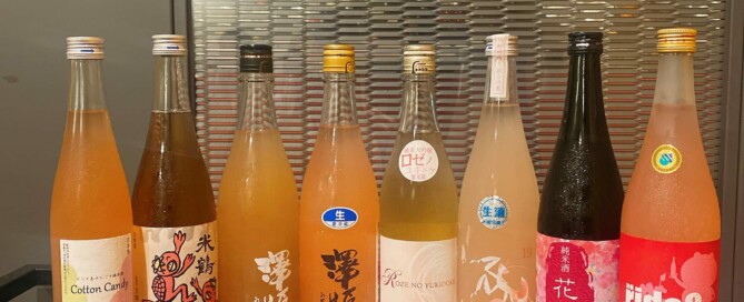 各品牌的赤色酵母清酒合影